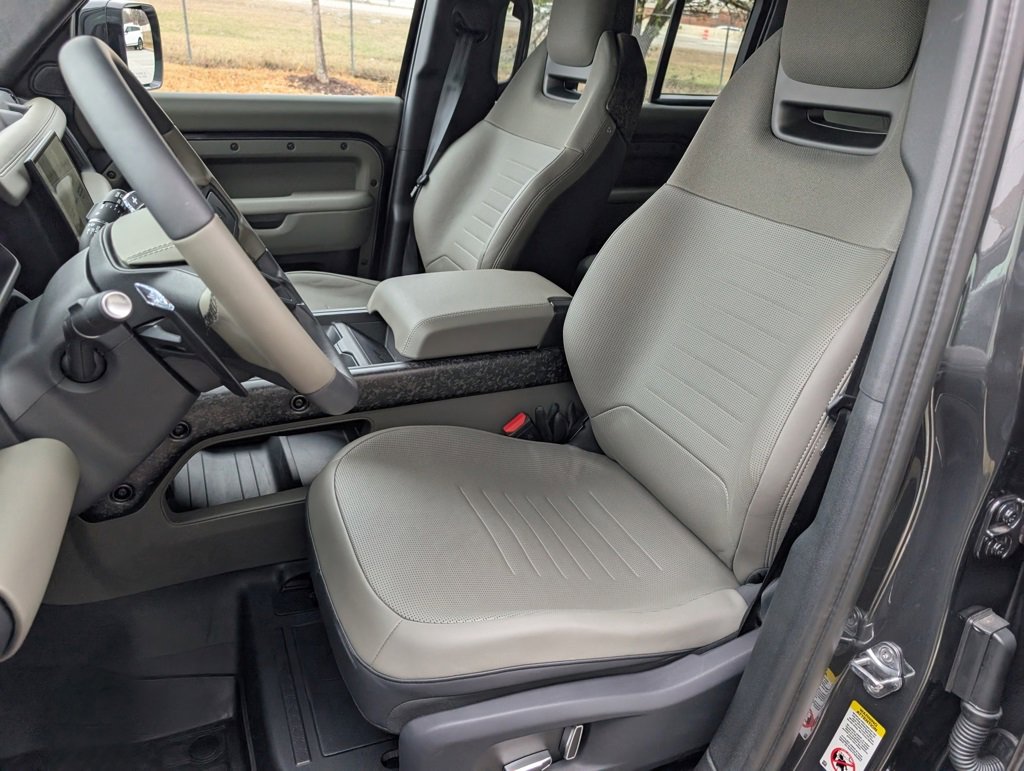 Used 2025 Land Rover Defender 110 image 5