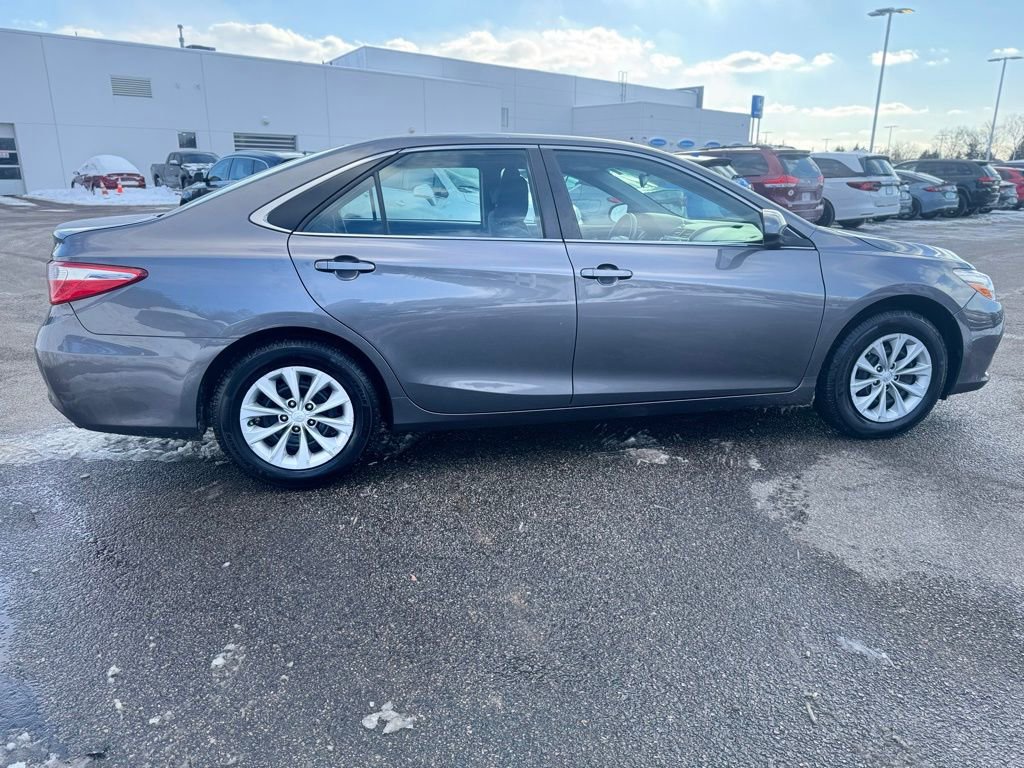 Used 2016 Toyota Camry LE image 4