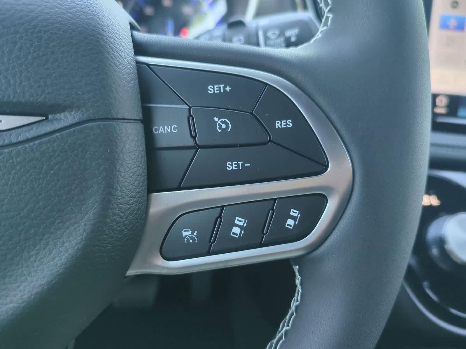 New 2027 Chrysler Pacifica Select FWD image 24