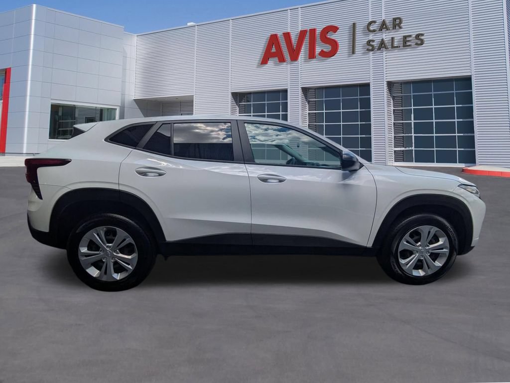 Used 2025 Chevrolet Trax LS FWD image 5