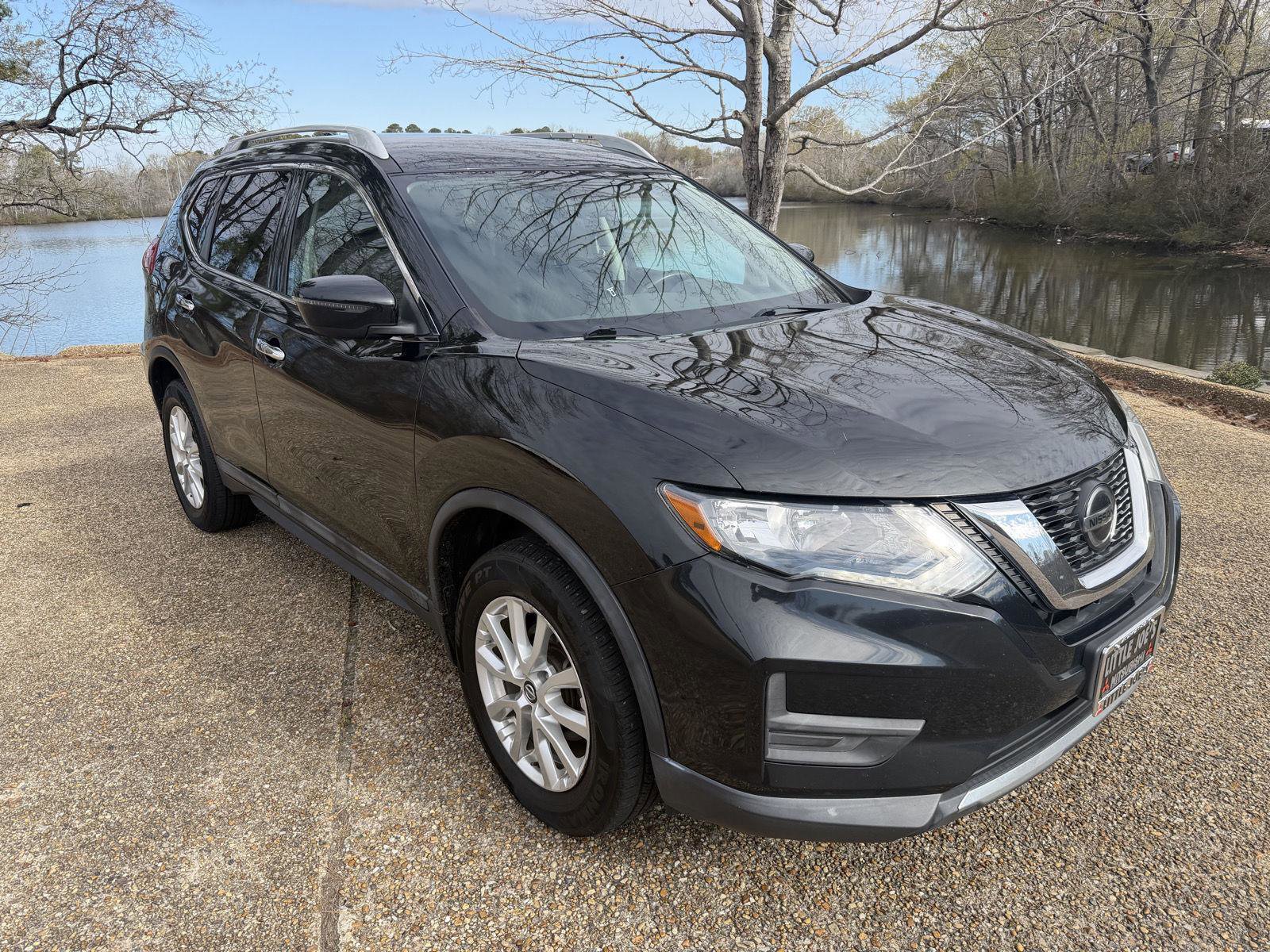 Used 2018 Nissan Rogue SV AWD/4WD image 1