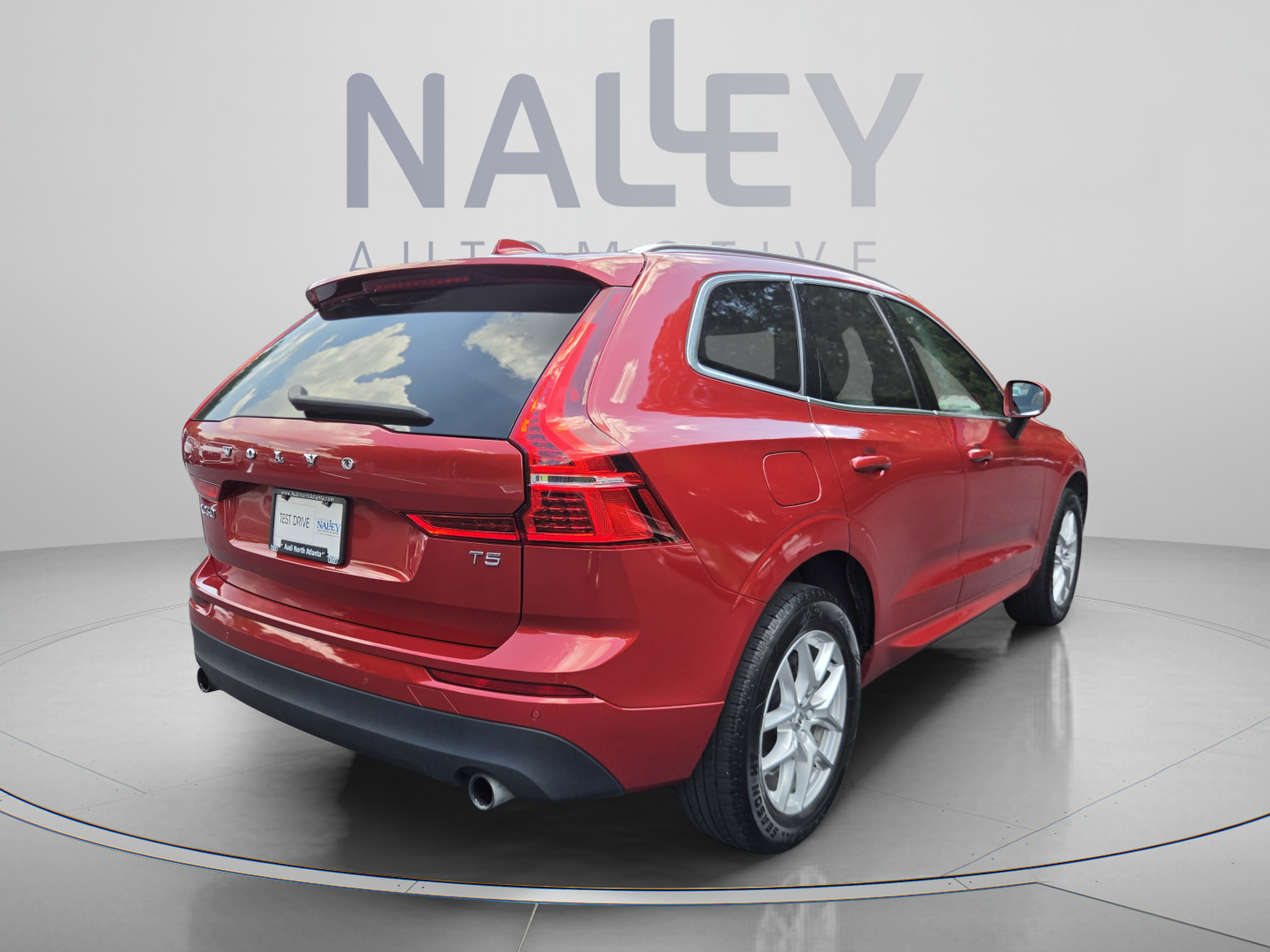 Used 2020 Volvo XC60 T5 Momentum FWD image 5