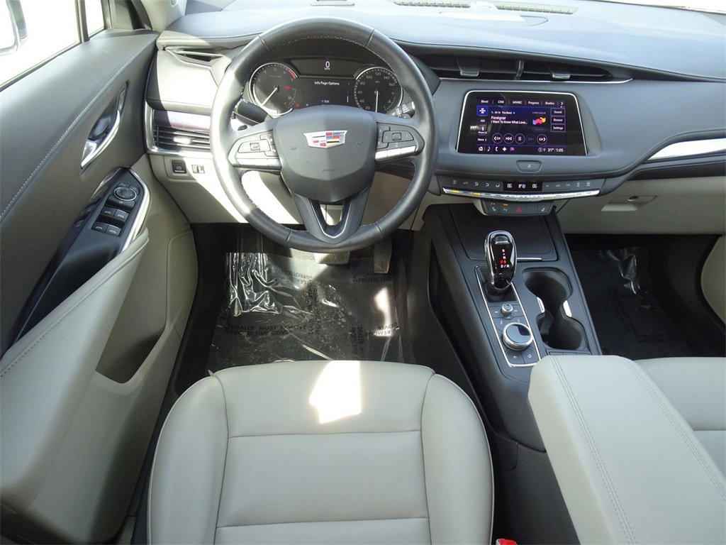 Certified 2022 Cadillac XT4 Luxury w/ Cold Weather Package image 11