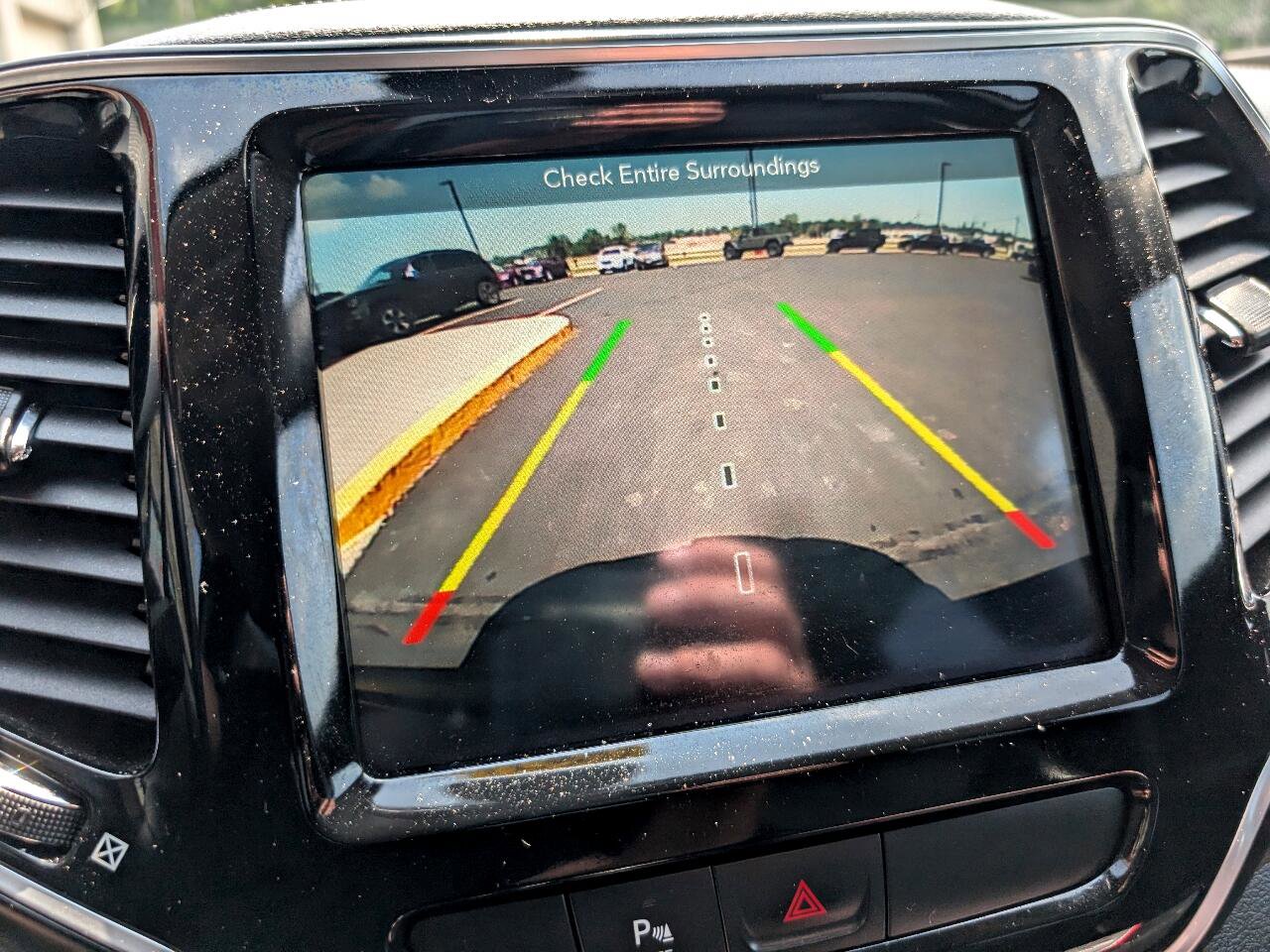 Used 2019 Jeep Cherokee Limited w/ Luxury Group image 20