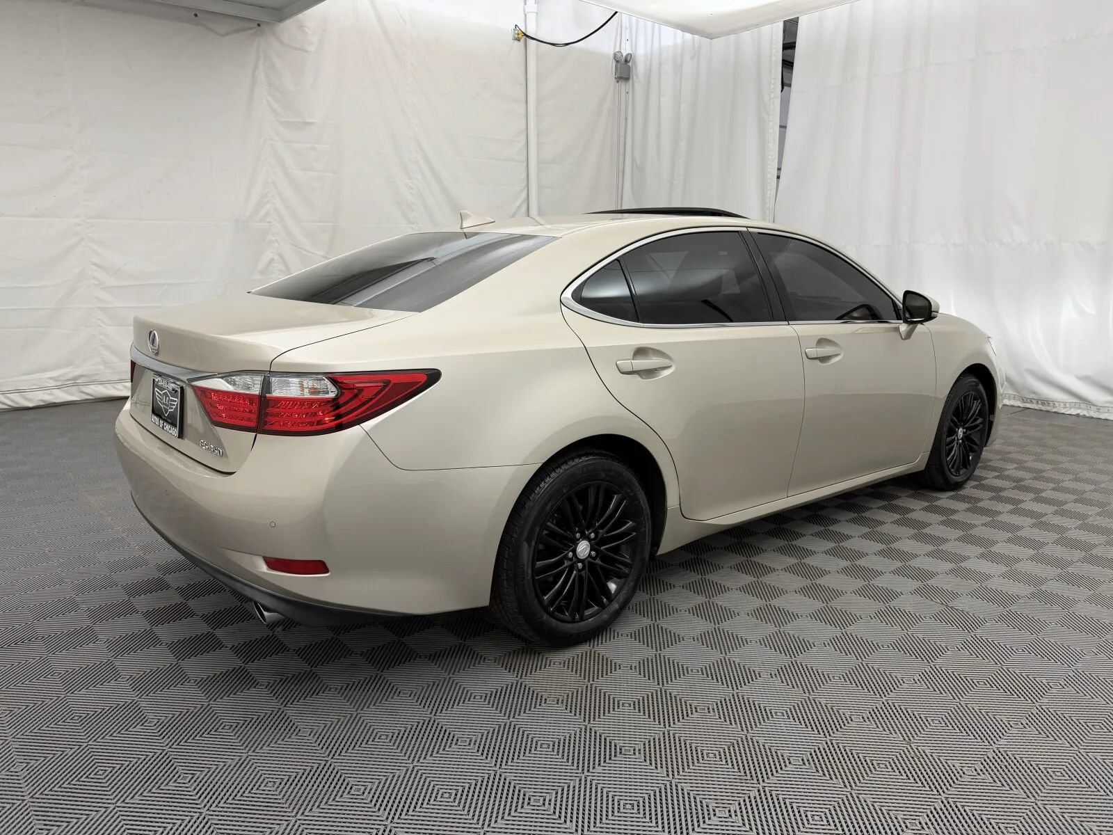 Used 2015 Lexus ES 350 w/ Luxury Package FWD image 5