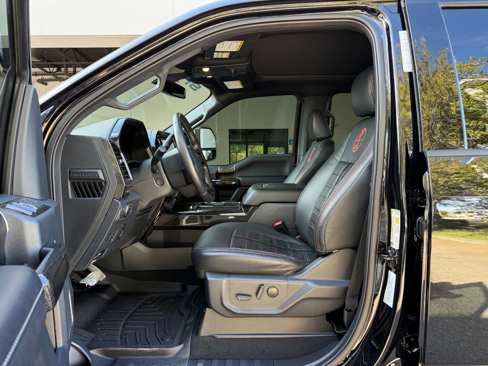 Used 2022 Ford F250 Lariat w/ Lariat Ultimate Package AWD/4WD image 25