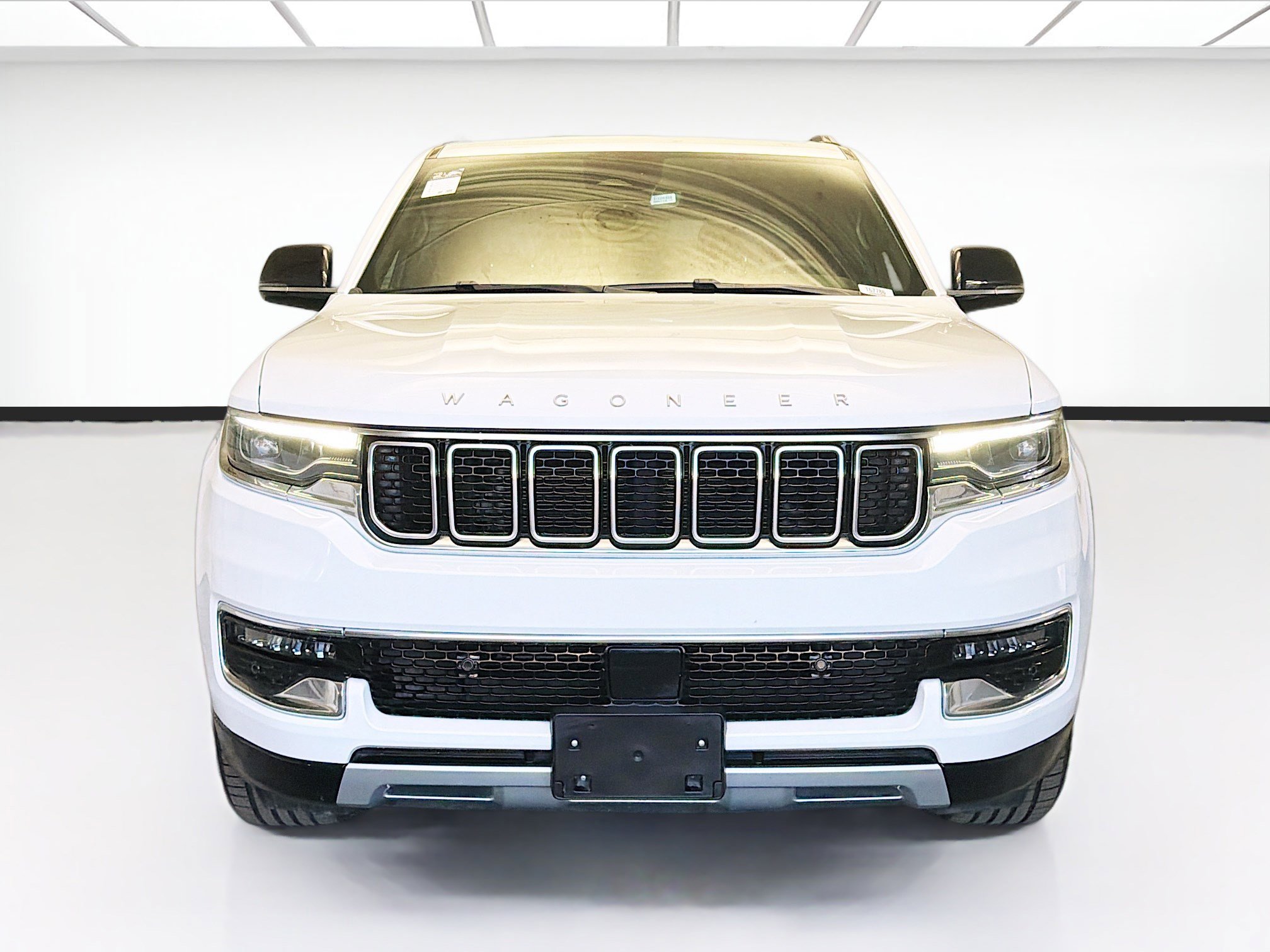 Used 2024 Jeep Wagoneer L Series II image 2