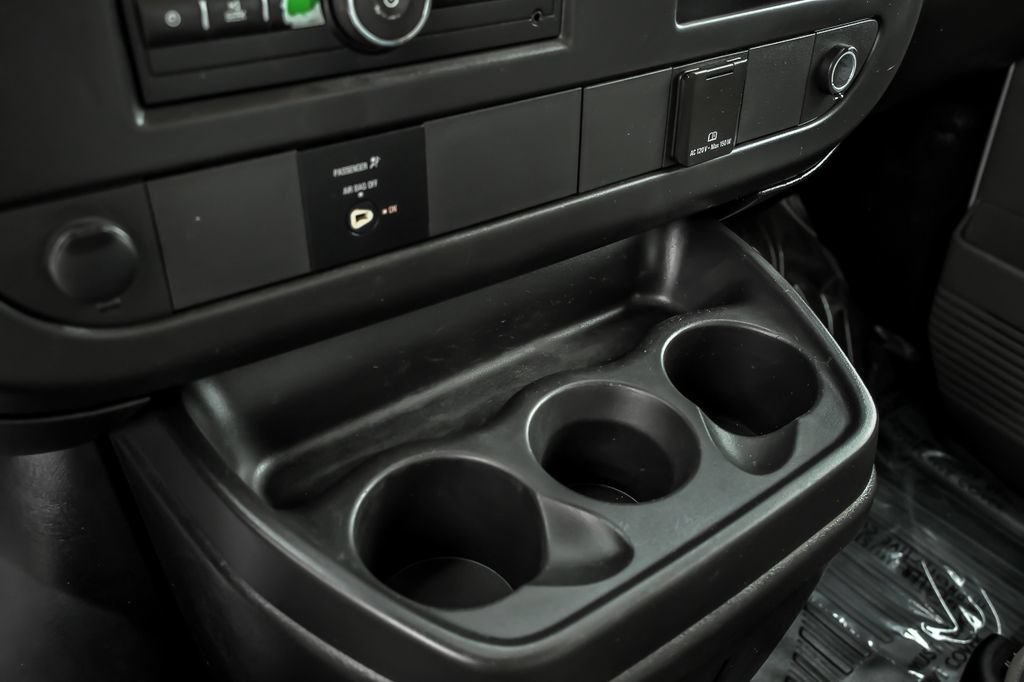 Used 2015 Chevrolet Express 4500 RWD image 19