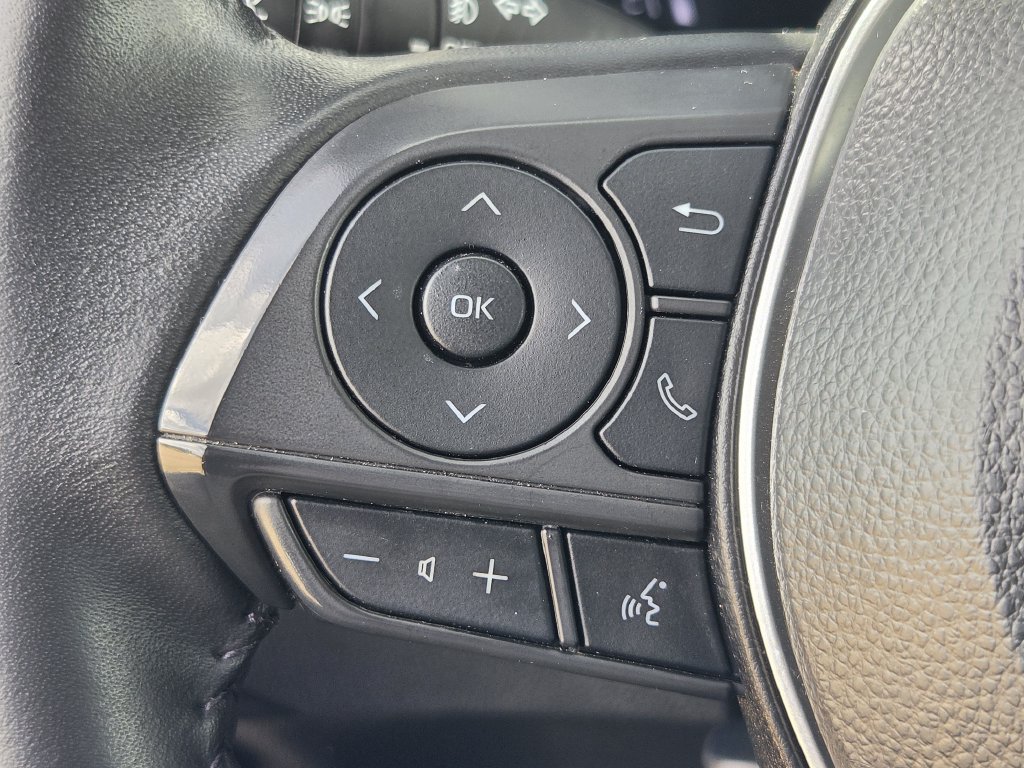 Used 2025 Toyota Corolla Cross XLE FWD image 24