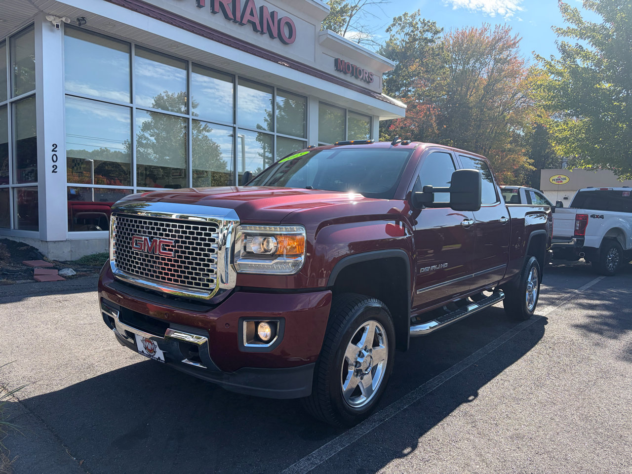 Used 2015 GMC Sierra 2500 Denali w/ Suspension Package, Off-Road image 2