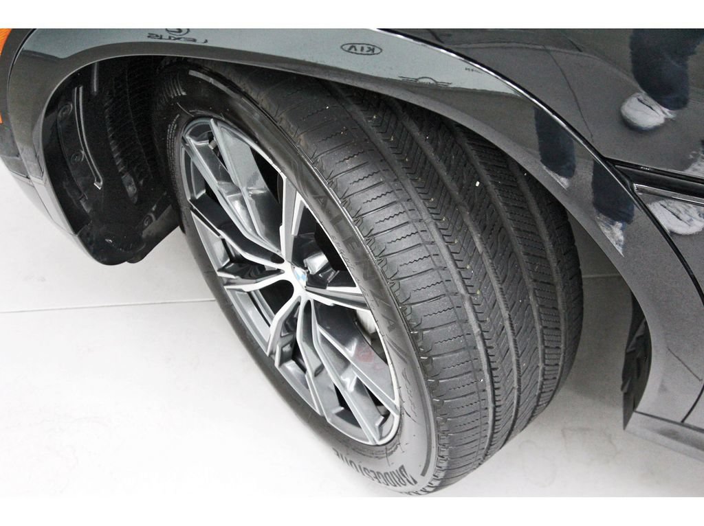 Used 2024 BMW X6 xDrive40i w/ Premium Package AWD/4WD image 7