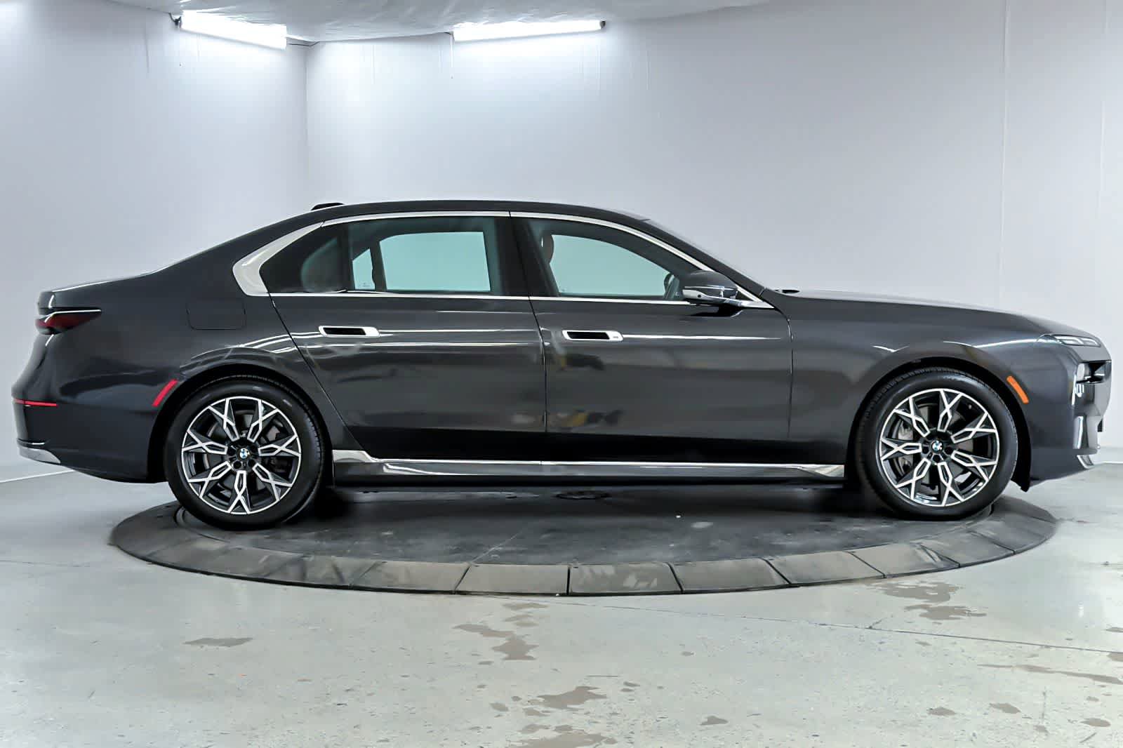 Used 2023 BMW i7 xDrive60 AWD/4WD image 8