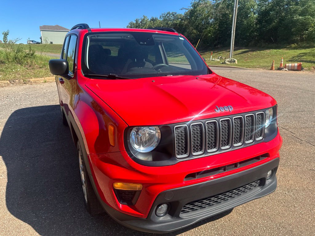 Used 2022 Jeep Renegade Latitude w/ Sun/Sound Group AWD/4WD image 4