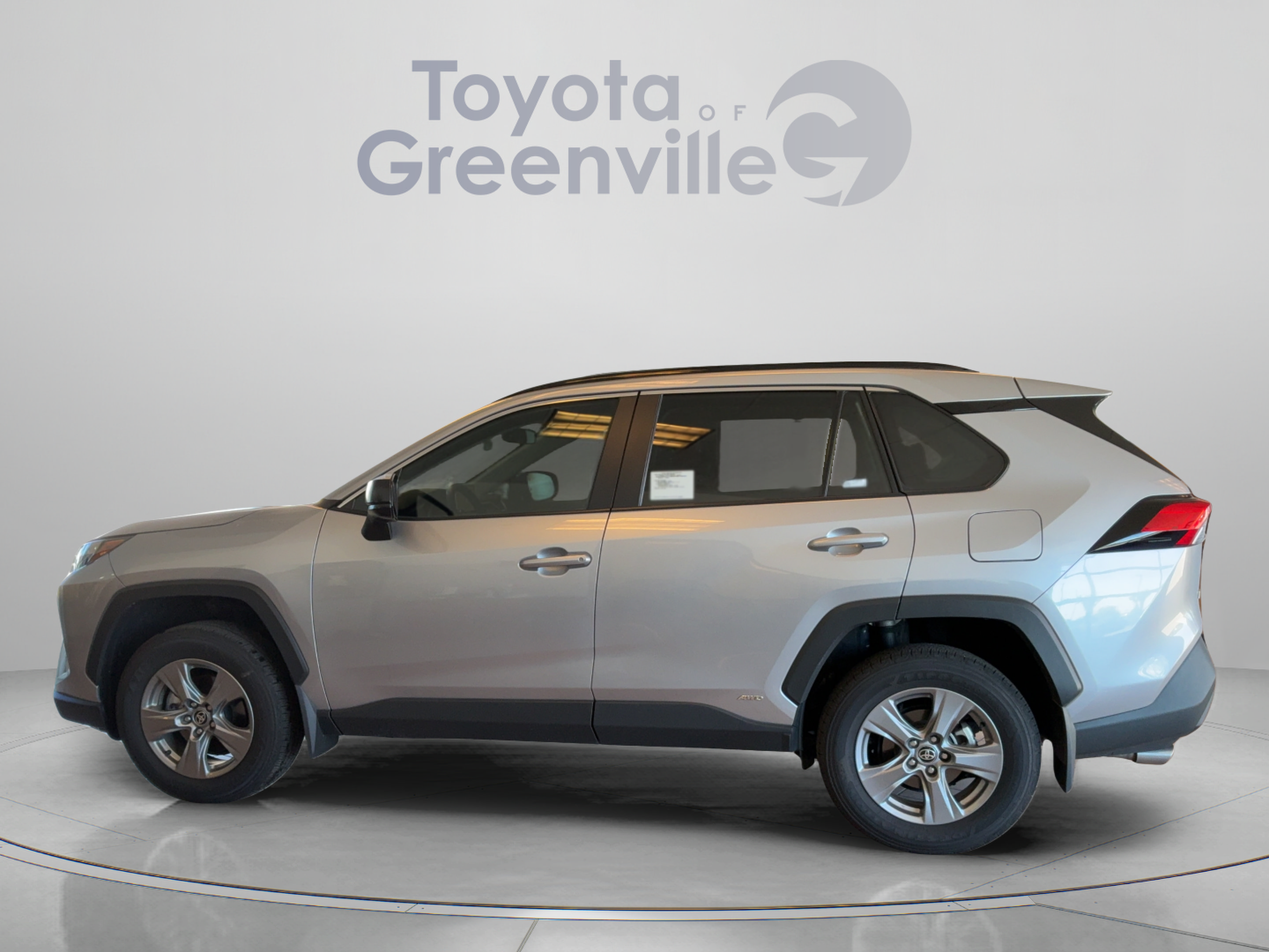 Used 2025 Toyota RAV4 LE AWD/4WD image 2