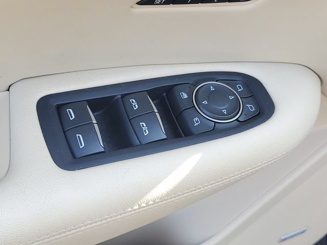 Certified 2018 Cadillac XT5 Luxury w/ Driver Awareness Package FWD image 16