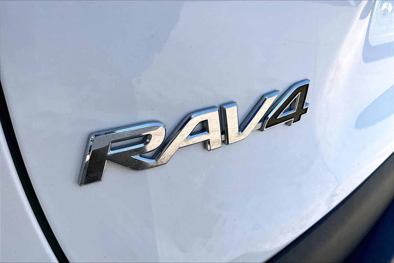 Used 2021 Toyota RAV4 LE AWD/4WD image 31