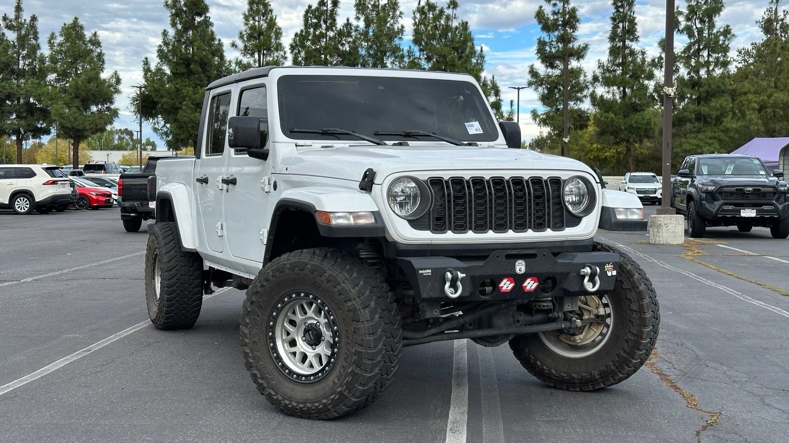 Used 2024 Jeep Gladiator Sport AWD/4WD image 1