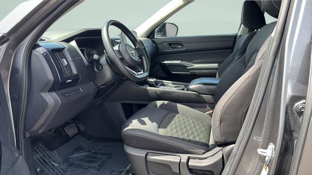 Used 2024 Nissan Pathfinder S AWD/4WD image 10
