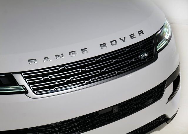New 2025 Land Rover Range Rover Sport SE image 28