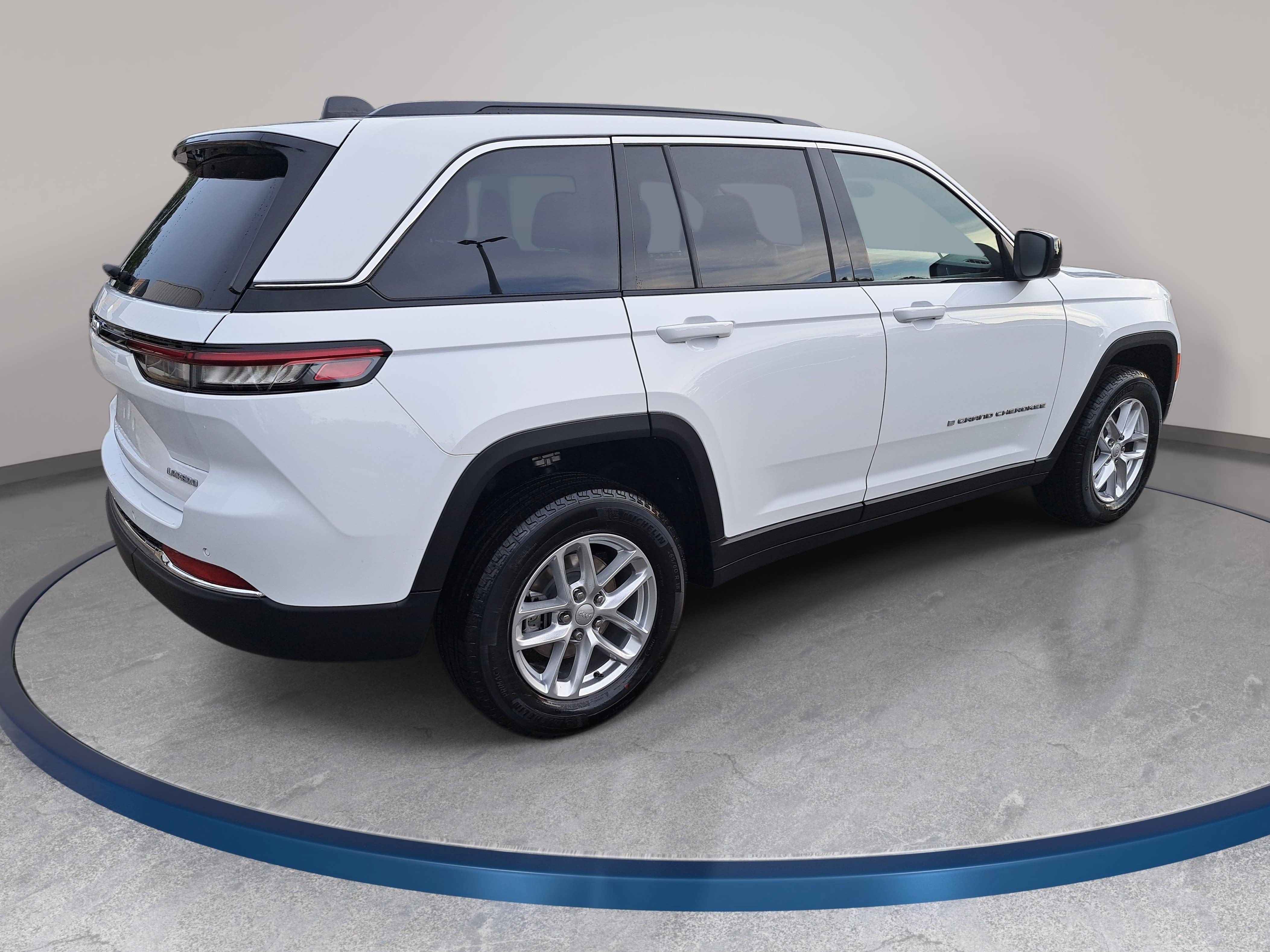 New 2026 Jeep Grand Cherokee Laredo AWD/4WD image 5