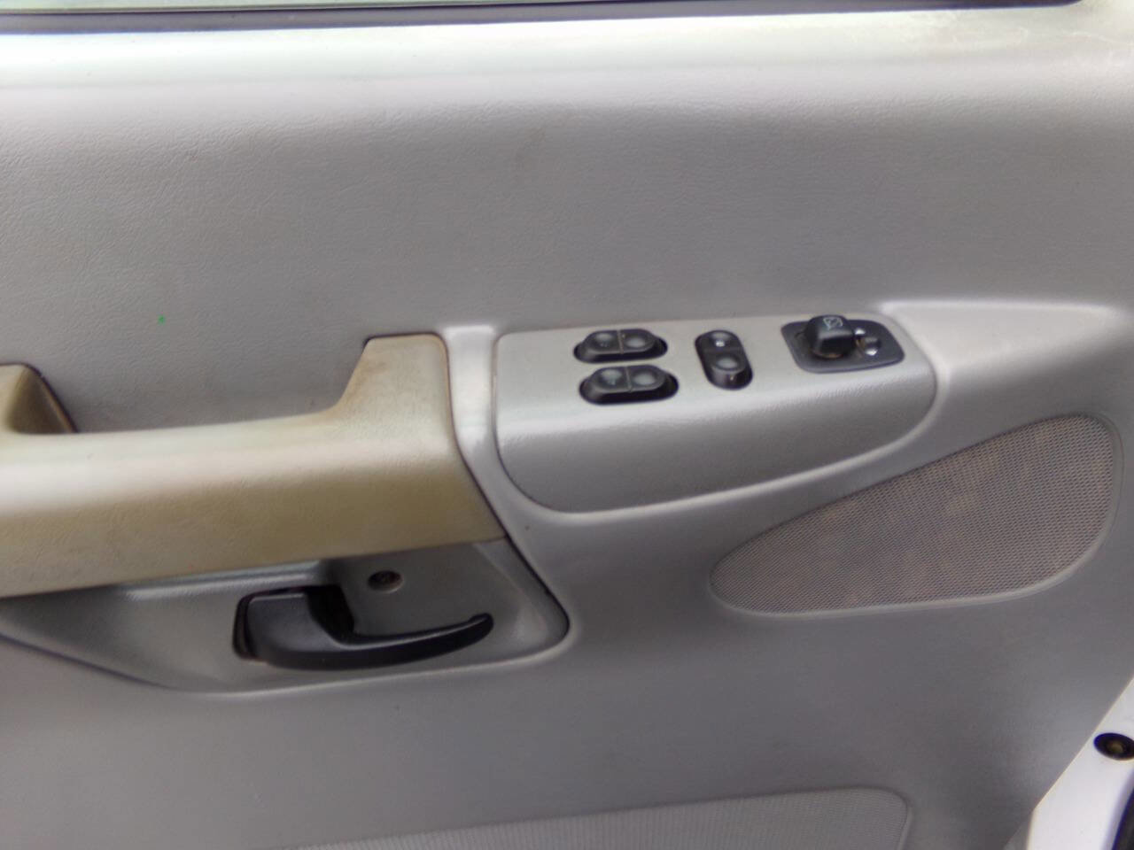 Used 2006 Ford E-250 and Econoline 250 RWD image 31