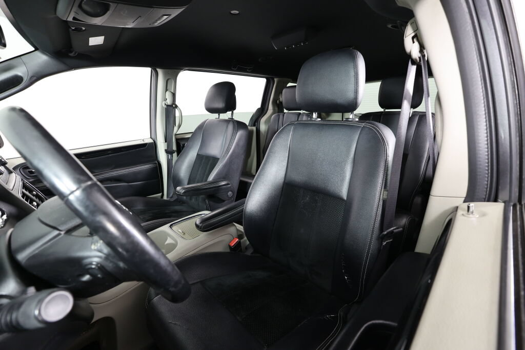 Used 2017 Dodge Grand Caravan SXT FWD image 11