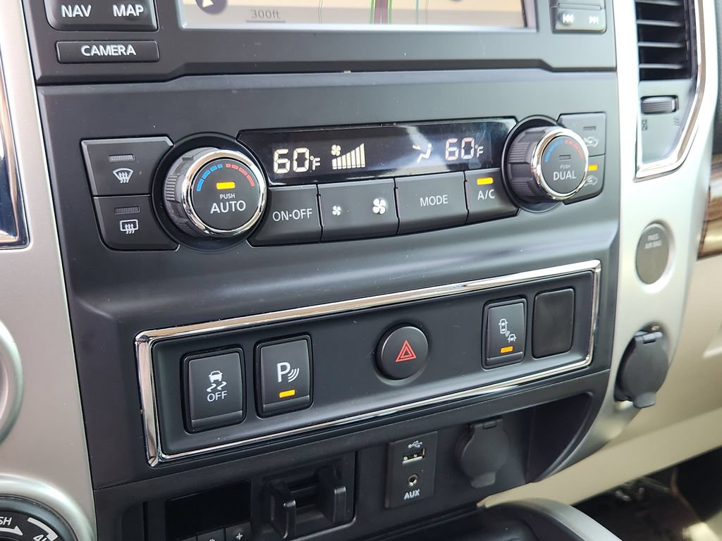 Used 2018 Nissan Titan SL w/ Chrome Package AWD/4WD image 10
