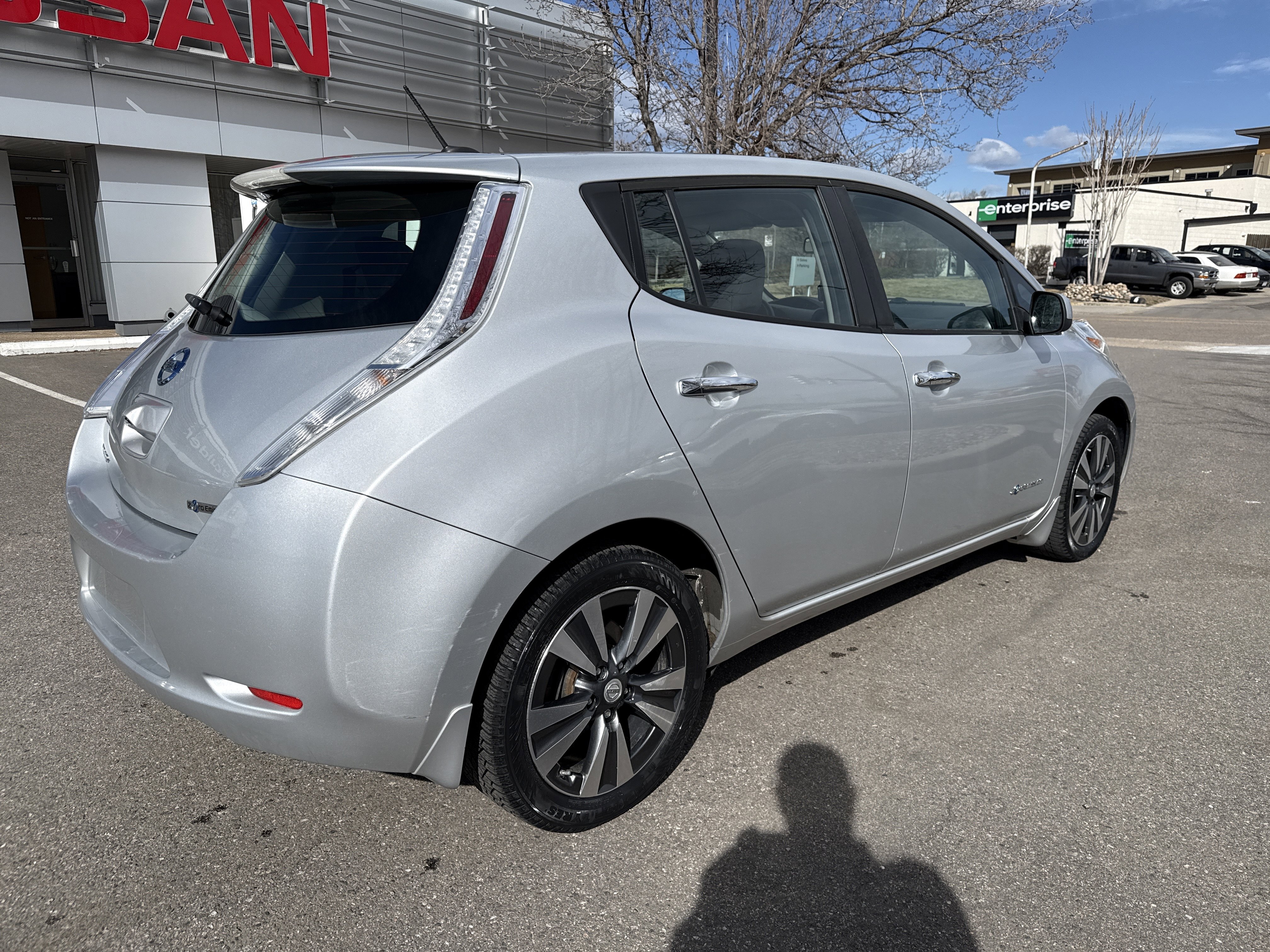 Used 2015 Nissan Leaf SV image 7