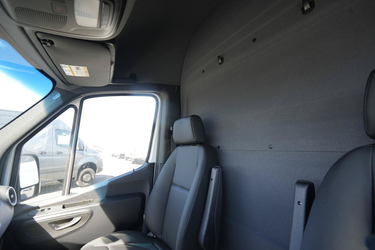 New 2025 Mercedes-Benz eSprinter 170 Cargo image 15