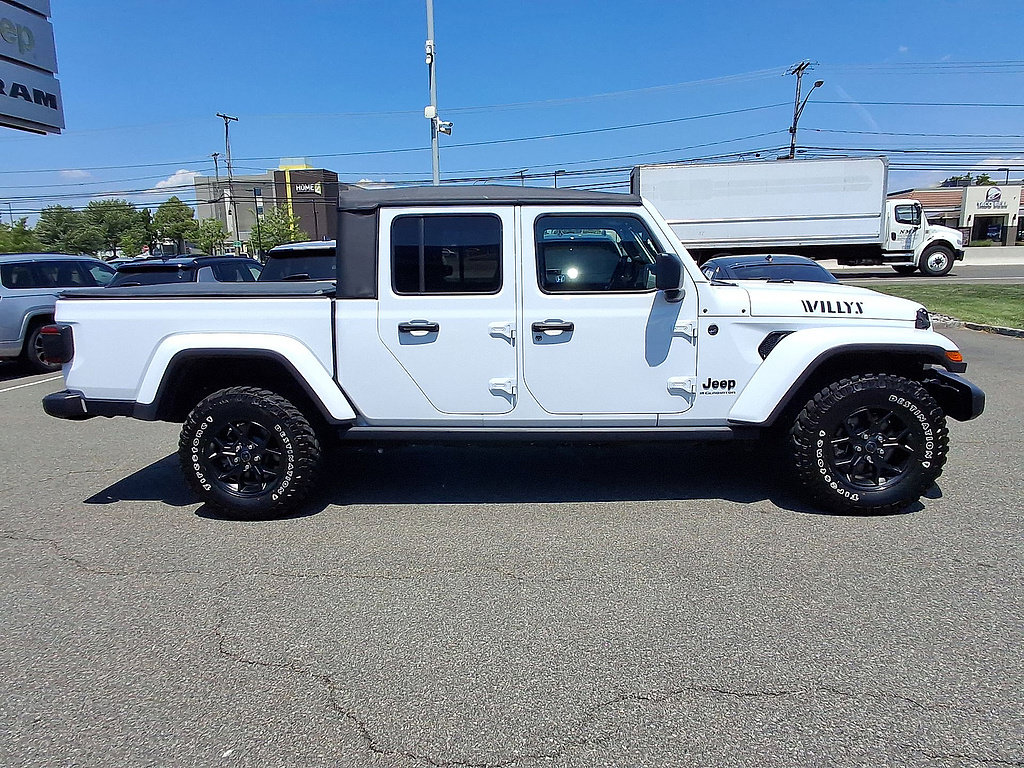 Used 2025 Jeep Gladiator Sport AWD/4WD image 9