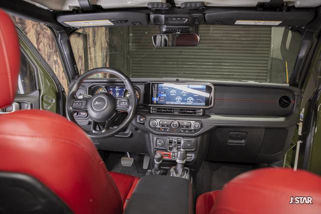Used 2024 Jeep Wrangler Unlimited Rubicon 392 AWD/4WD image 6