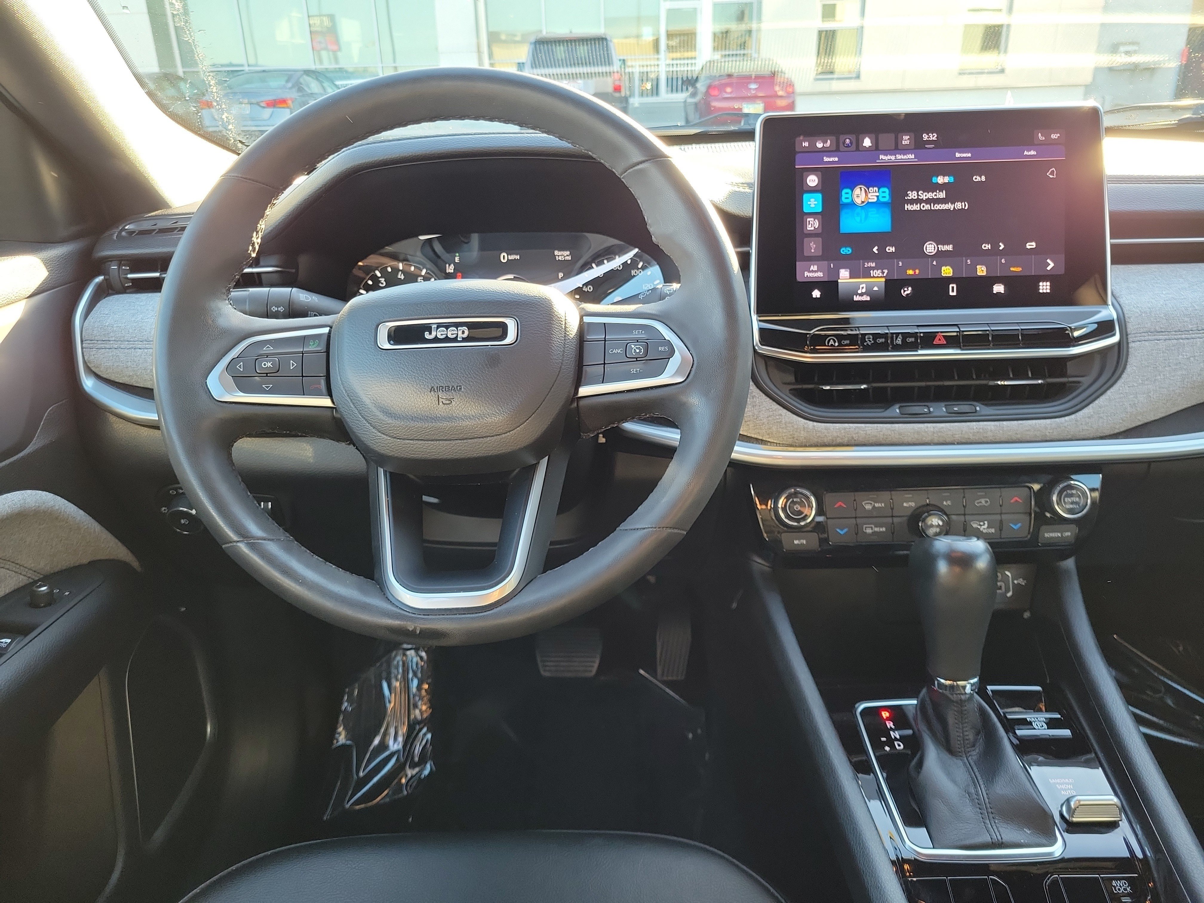 Used 2023 Jeep Compass Latitude w/ Convenience Group AWD/4WD image 10