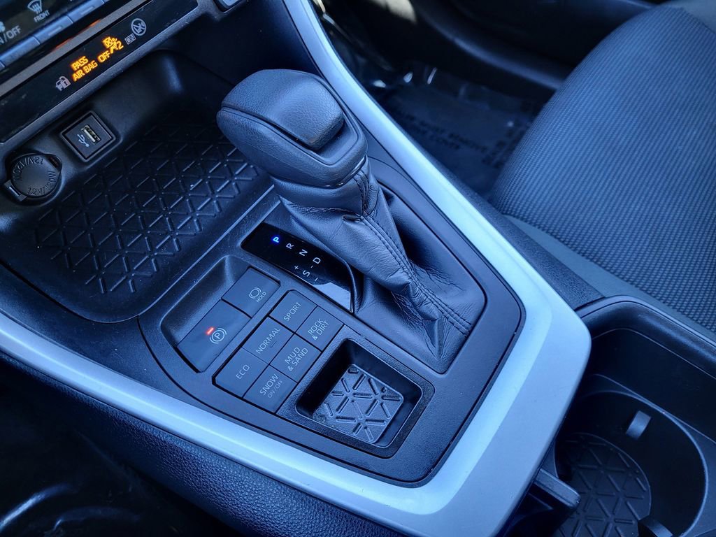 Used 2024 Toyota RAV4 LE image 11