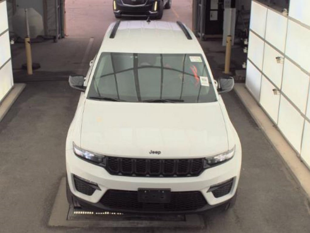 Used 2023 Jeep Grand Cherokee Limited w/ Black Appearance Package image 2