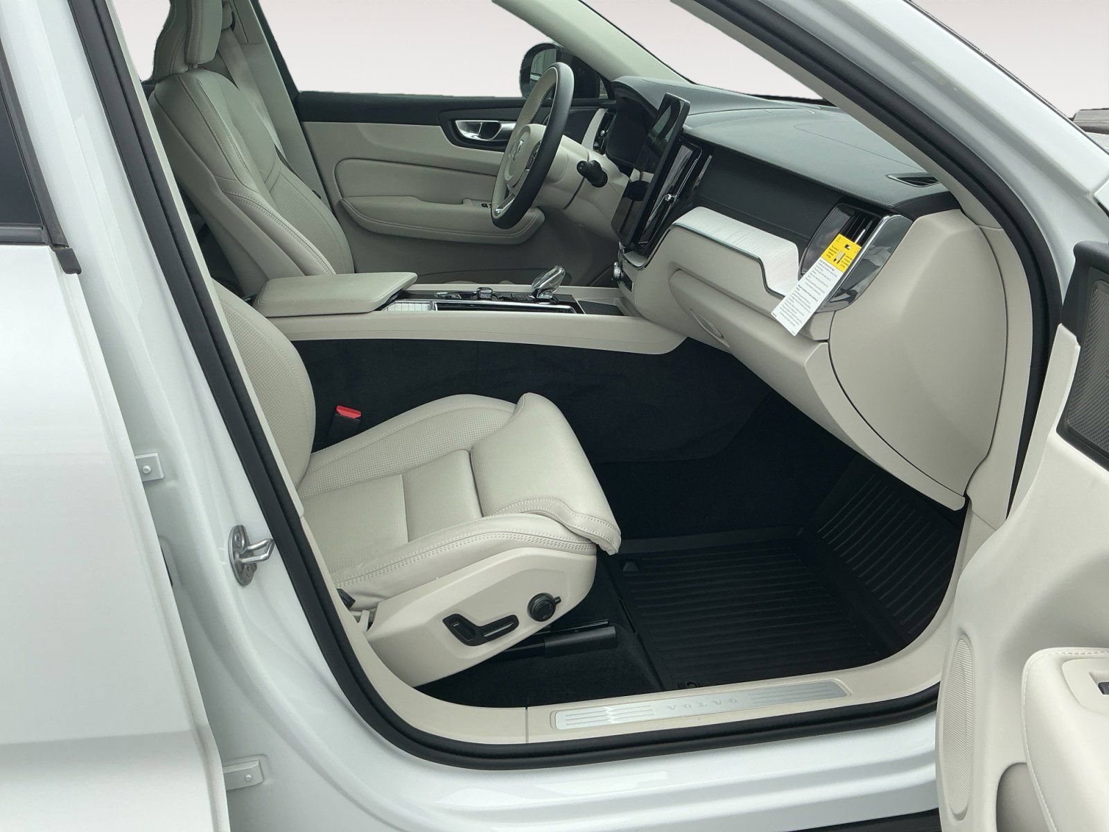 New 2026 Volvo XC60 B5 Ultra w/ Protection Package Premier AWD/4WD image 15