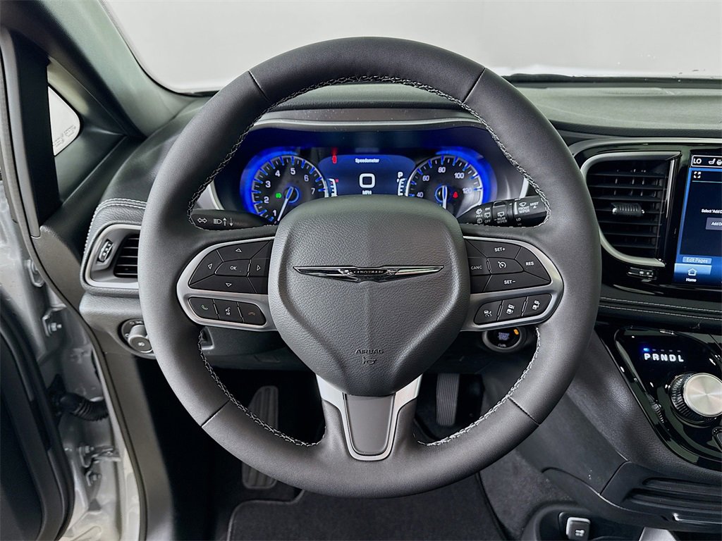 New 2026 Chrysler Pacifica Select image 12