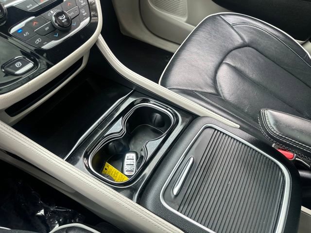 Used 2023 Chrysler Pacifica Limited image 42