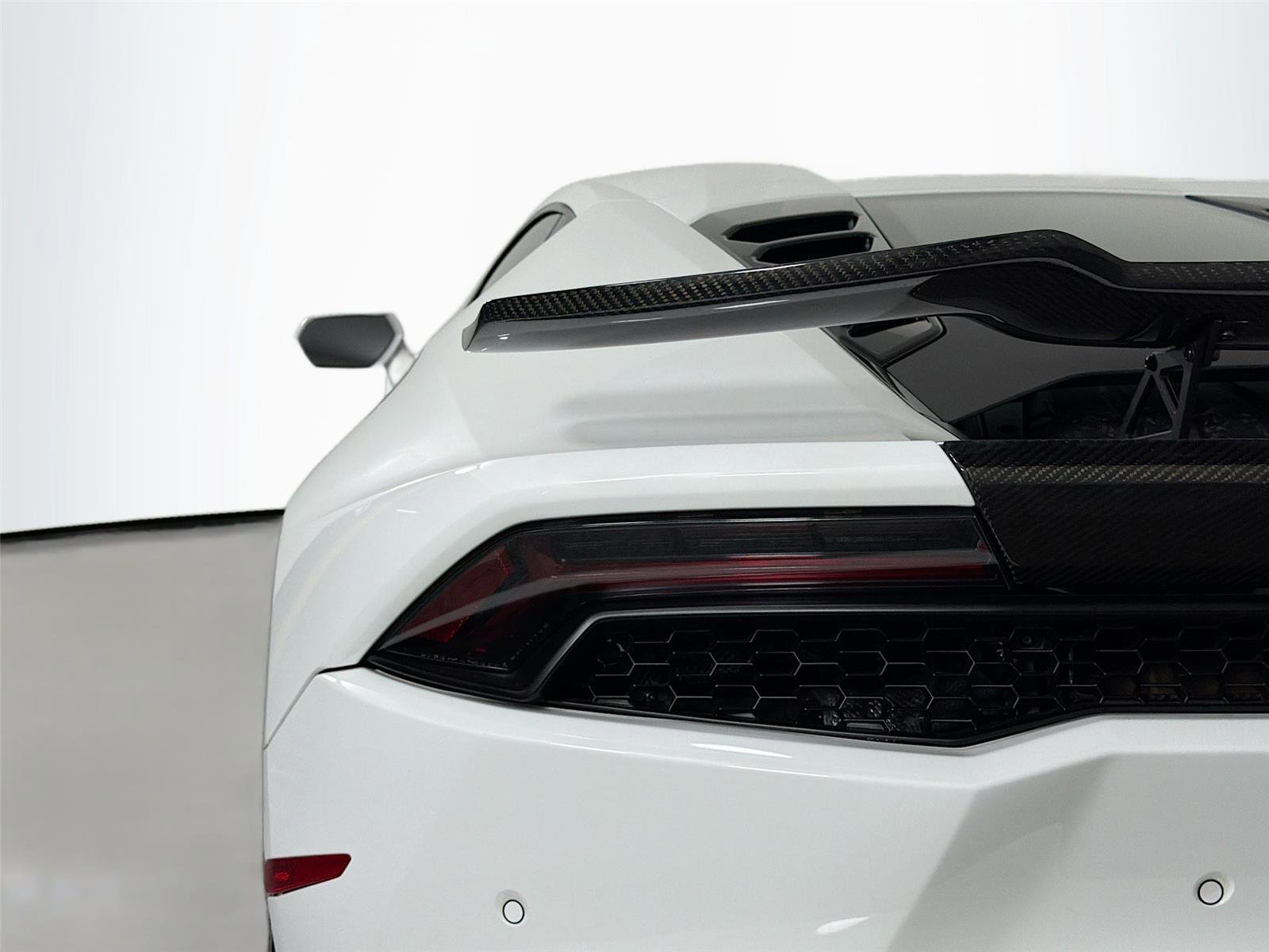 Used 2015 Lamborghini Huracan LP 610-4 AWD/4WD image 16