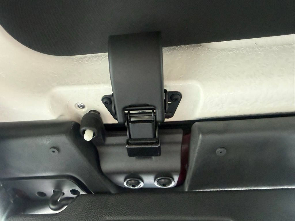 Used 2021 Jeep Wrangler Unlimited Sahara w/ Cold Weather Group AWD/4WD image 33