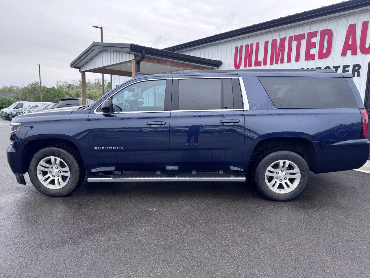 Used 2019 Chevrolet Suburban LT w/ Luxury Package AWD/4WD image 9
