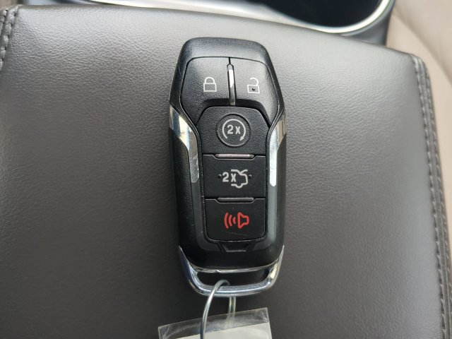 Used 2017 Lincoln MKX Select w/ Select Plus Package FWD image 29