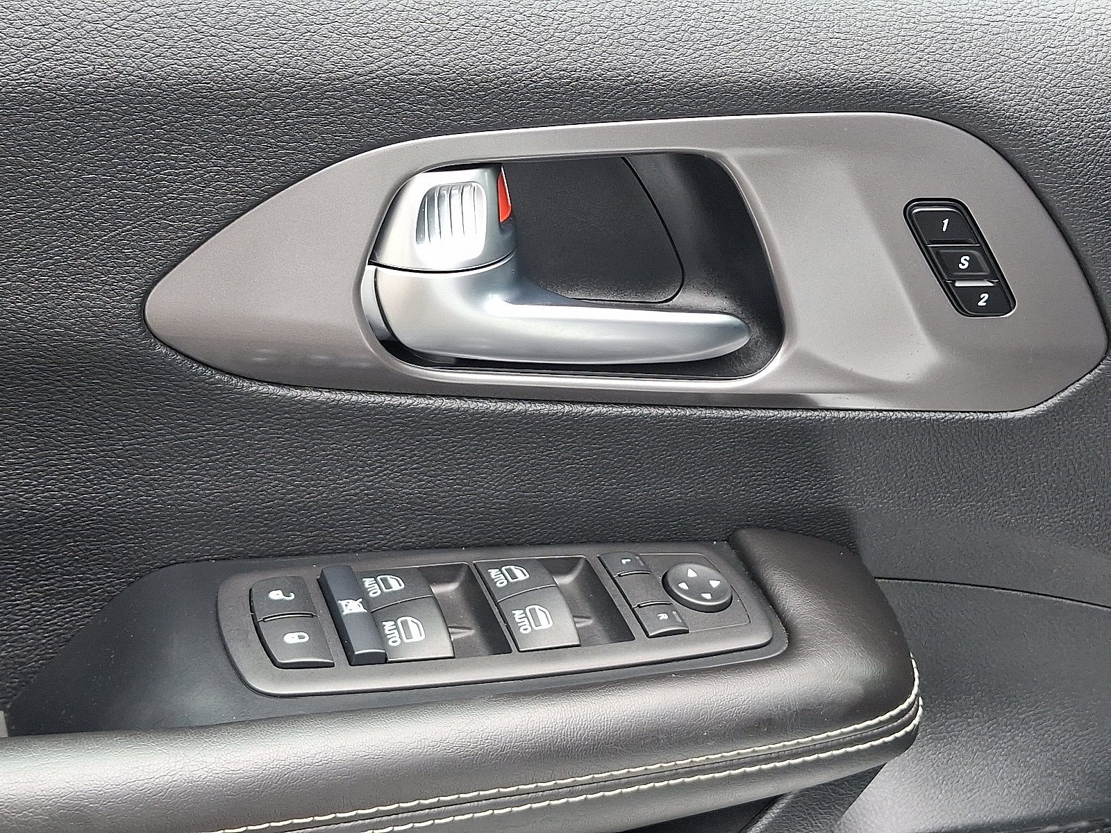 Used 2026 Chrysler Pacifica Select FWD image 12