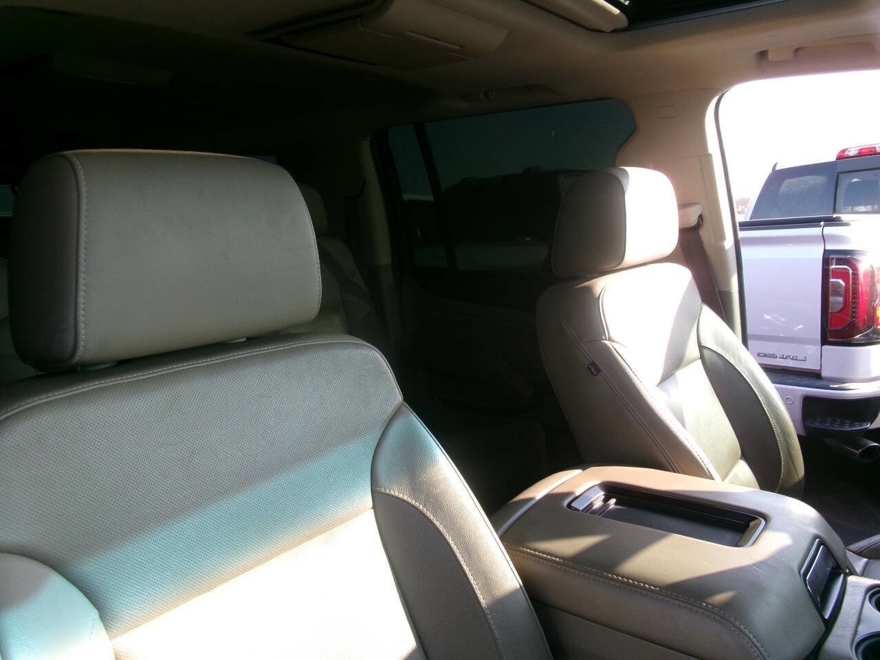 Used 2019 GMC Yukon XL SLT w/ Premium Edition image 31