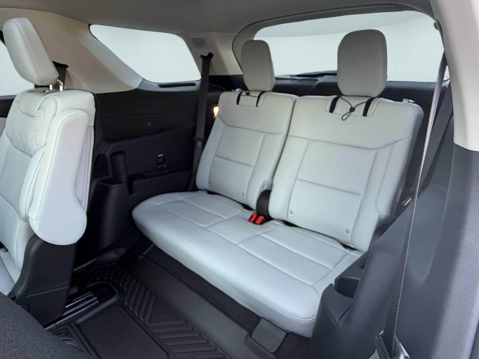 Used 2026 Ford Explorer Platinum w/ LUX Leather Package AWD/4WD image 31