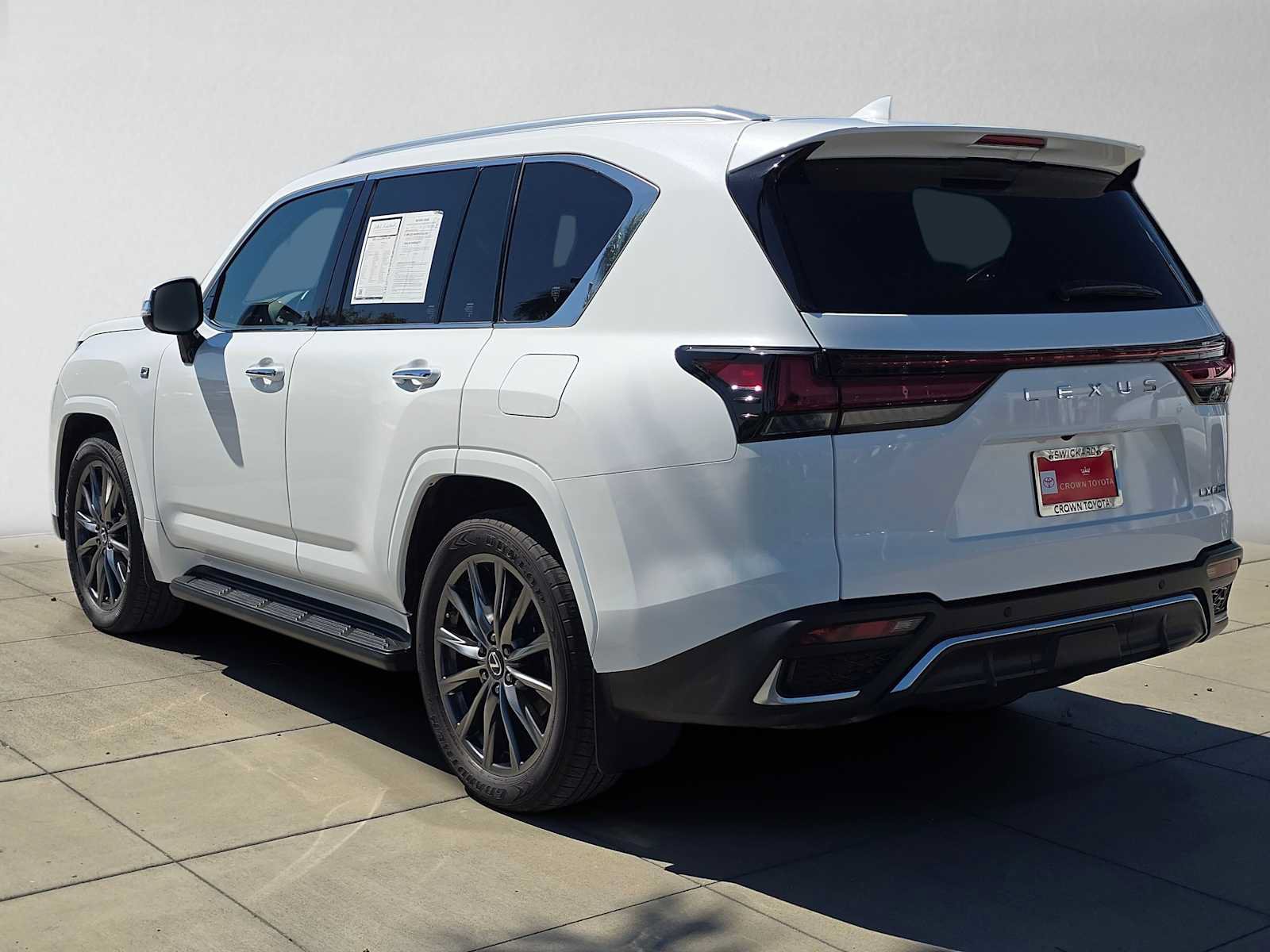 Used 2023 Lexus LX 600 F Sport w/ Accessory Package (Z1) AWD/4WD image 5