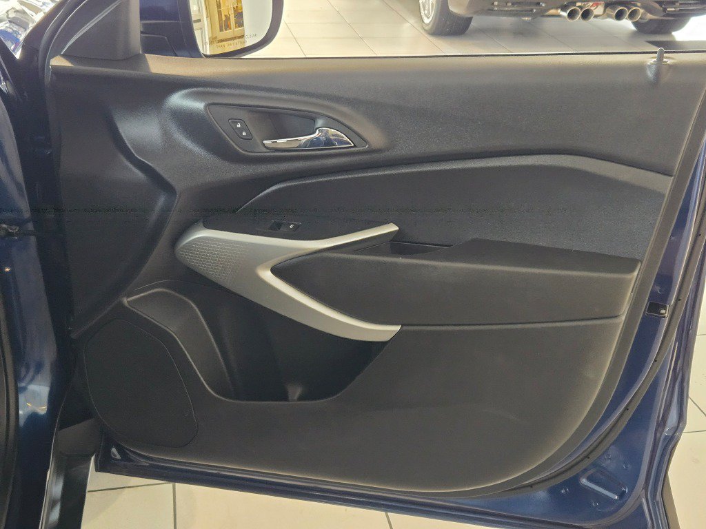 Certified 2024 Chevrolet Trax LS w/ LS Convenience Package FWD image 3