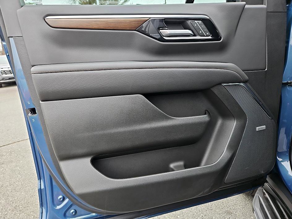 New 2026 Chevrolet Tahoe High Country w/ Sun And Tow Package image 14