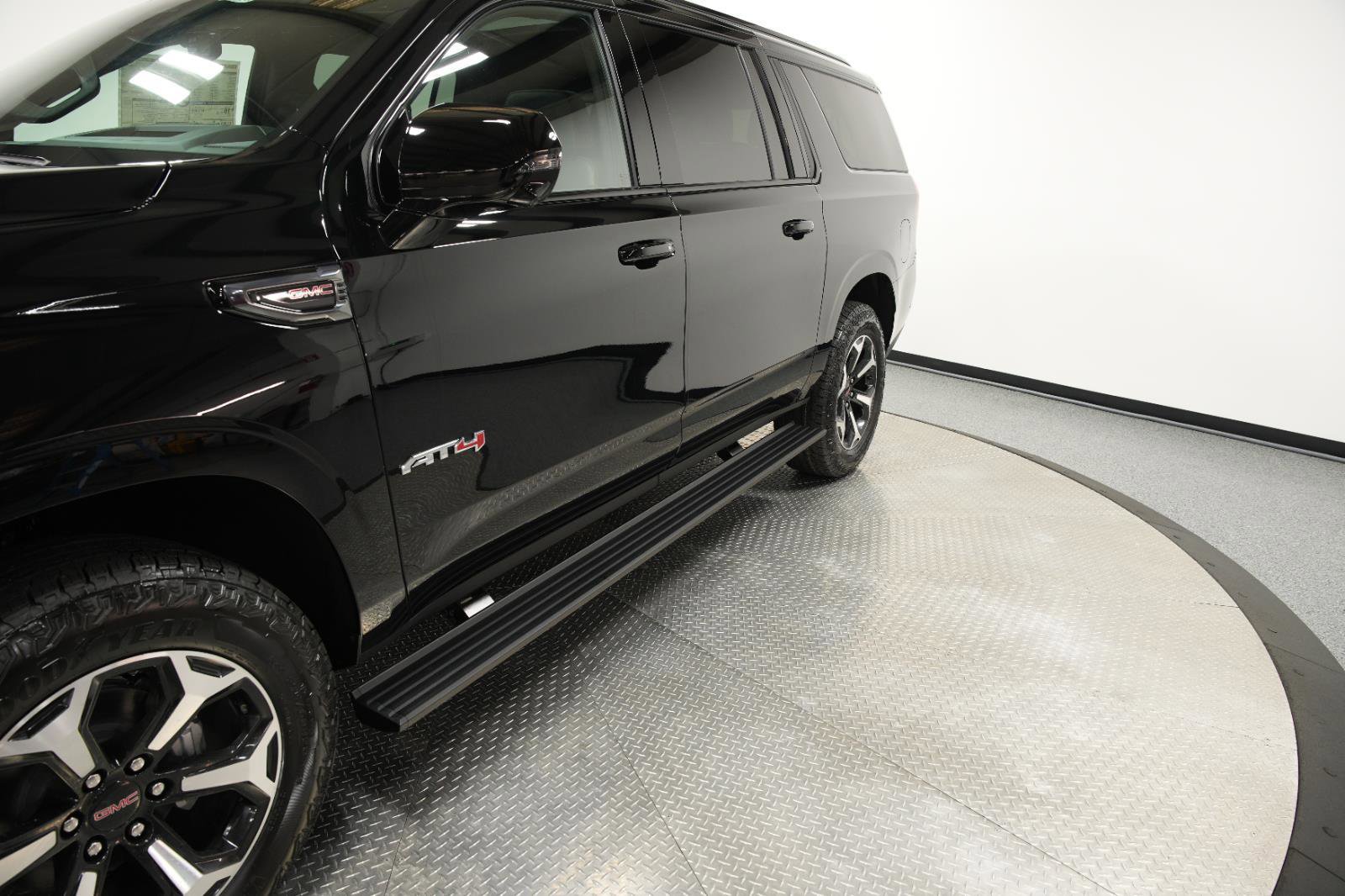 New 2026 GMC Yukon XL AT4 w/ AT4 Premium Plus Package AWD/4WD image 4