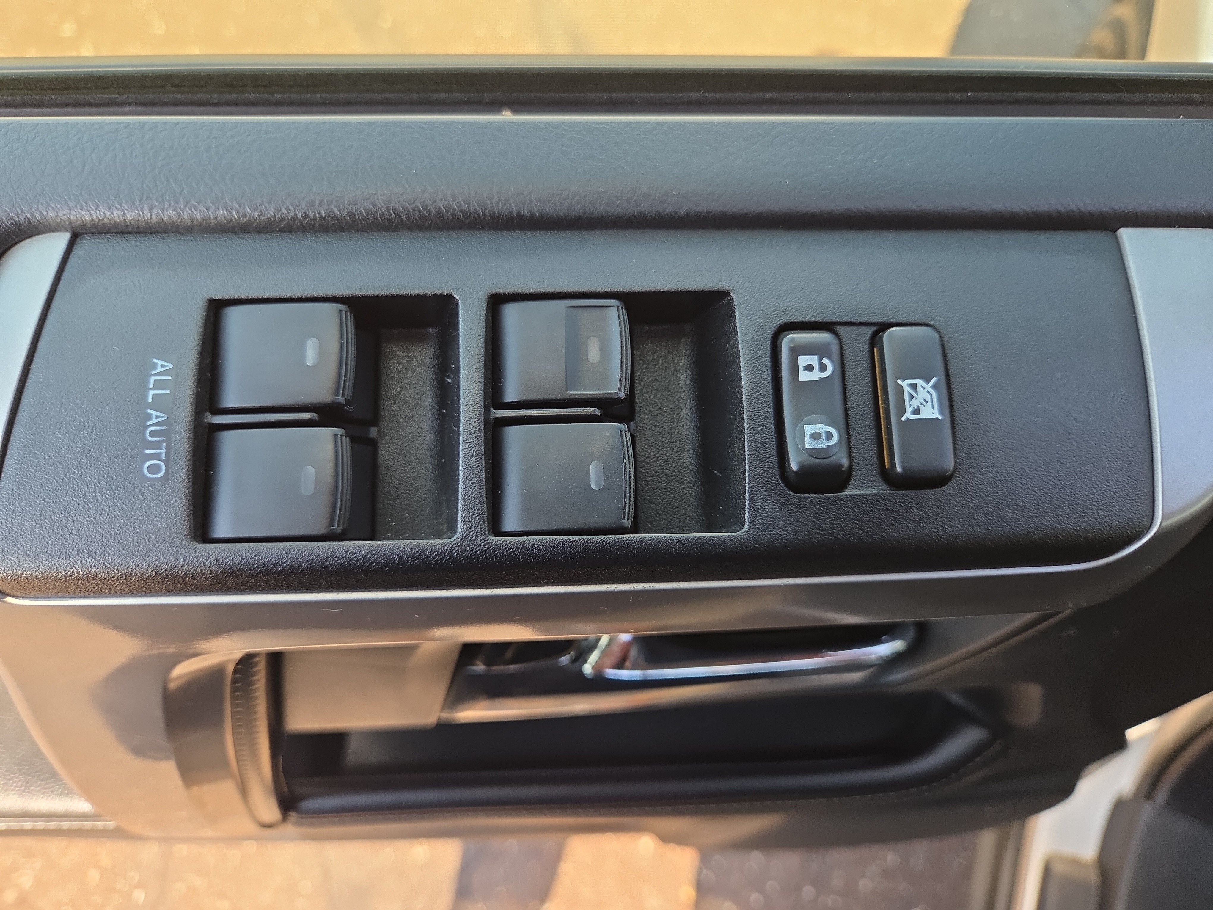 Used 2015 Toyota 4Runner SR5 AWD/4WD image 28