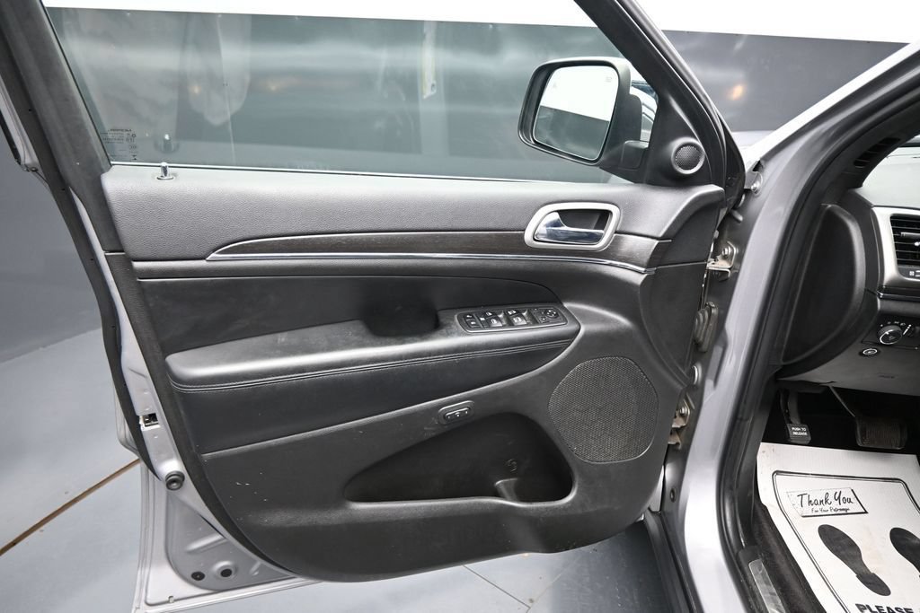 Used 2018 Jeep Grand Cherokee Limited AWD/4WD image 10